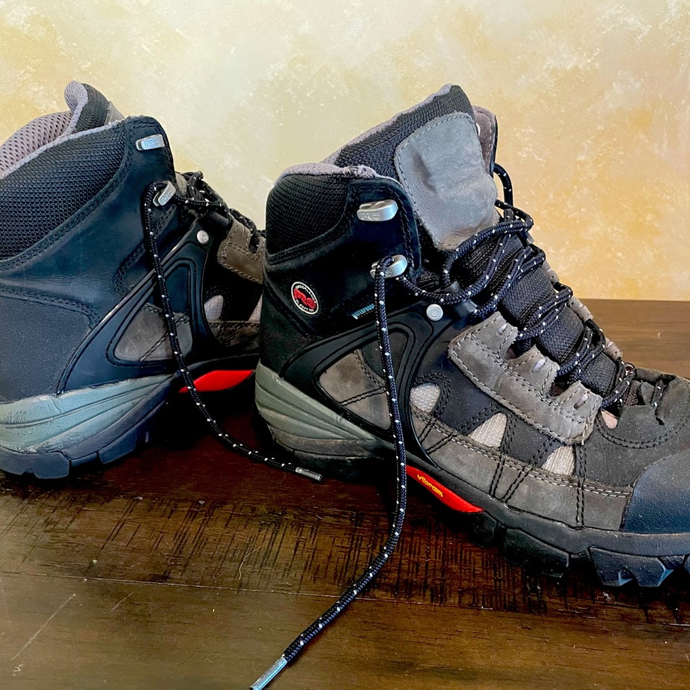 Men’s Timberland Waterproof Work Boot in Size 10.5